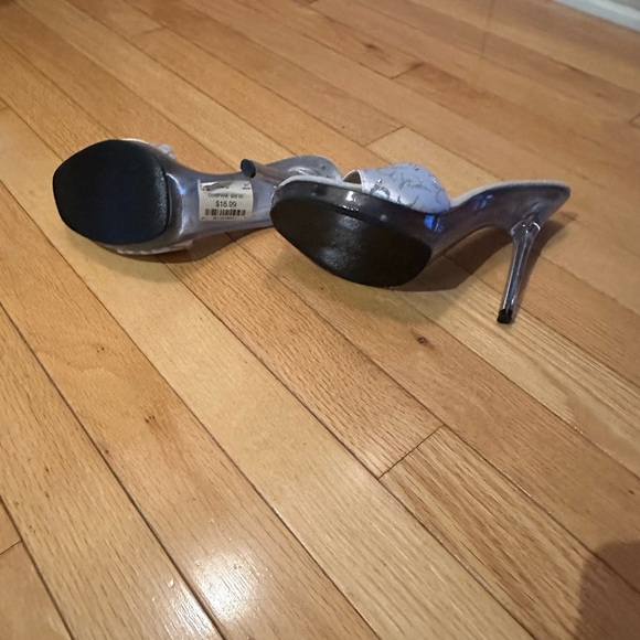 NWT high heel silver heels with sparkle - Picture 4 of 4